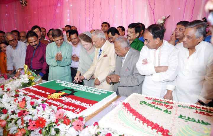 Khaleda Zia celebrates birthday